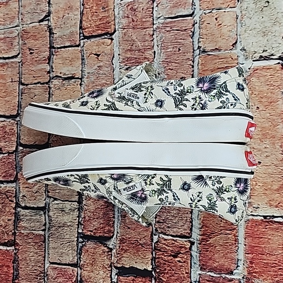 VANS CLASSIC SLIP ON FLORAL PRINT SHOES,  WOMANS SIZE 6.5 GUC - Picture 6 of 12